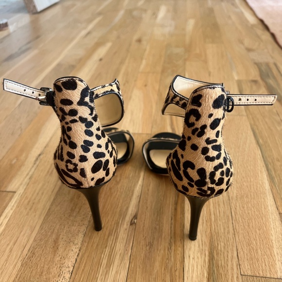 Georgeous Cheetah Print Faux Fur Heels - Picture 5 of 6